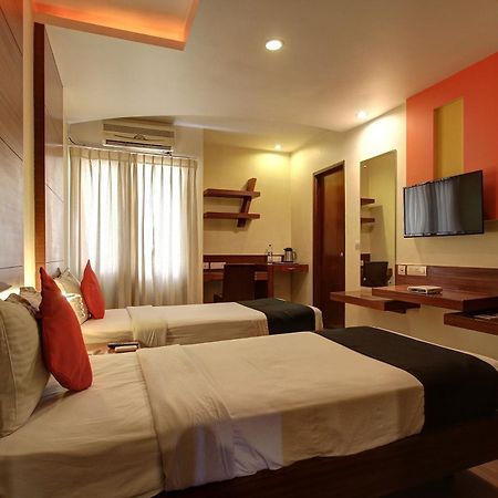 Отель Townhouse Jp Residency Near Delhi Airport Нью-Дели Экстерьер фото