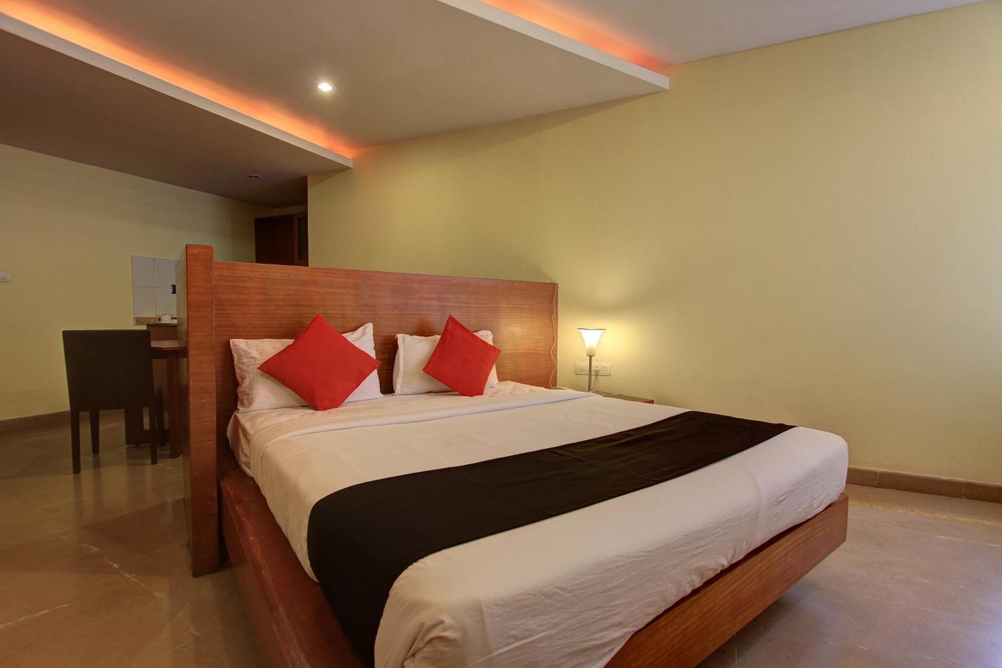 Отель Townhouse Jp Residency Near Delhi Airport Нью-Дели Экстерьер фото