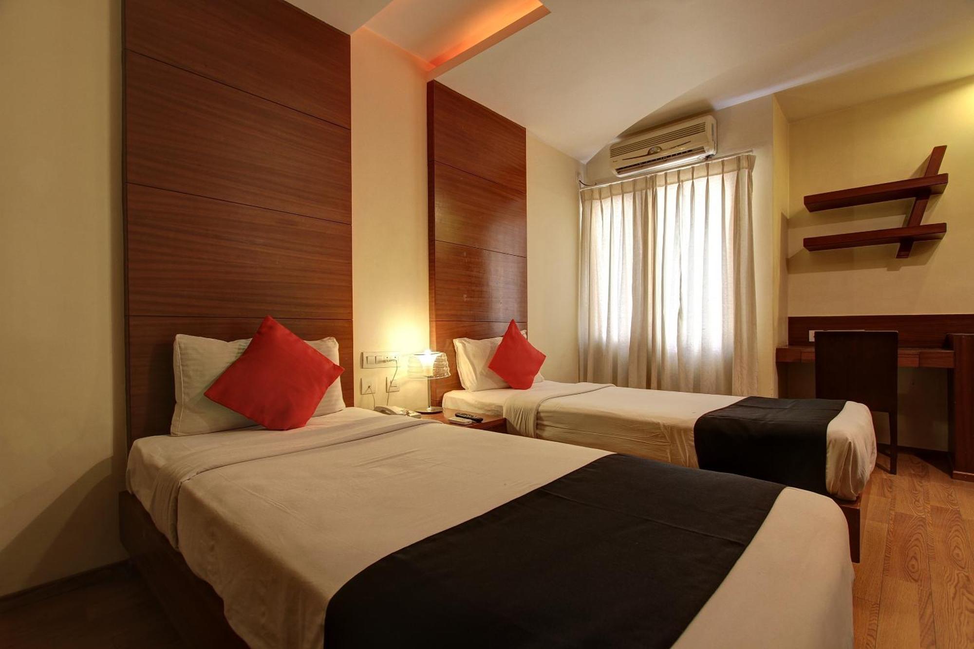 Отель Townhouse Jp Residency Near Delhi Airport Нью-Дели Экстерьер фото