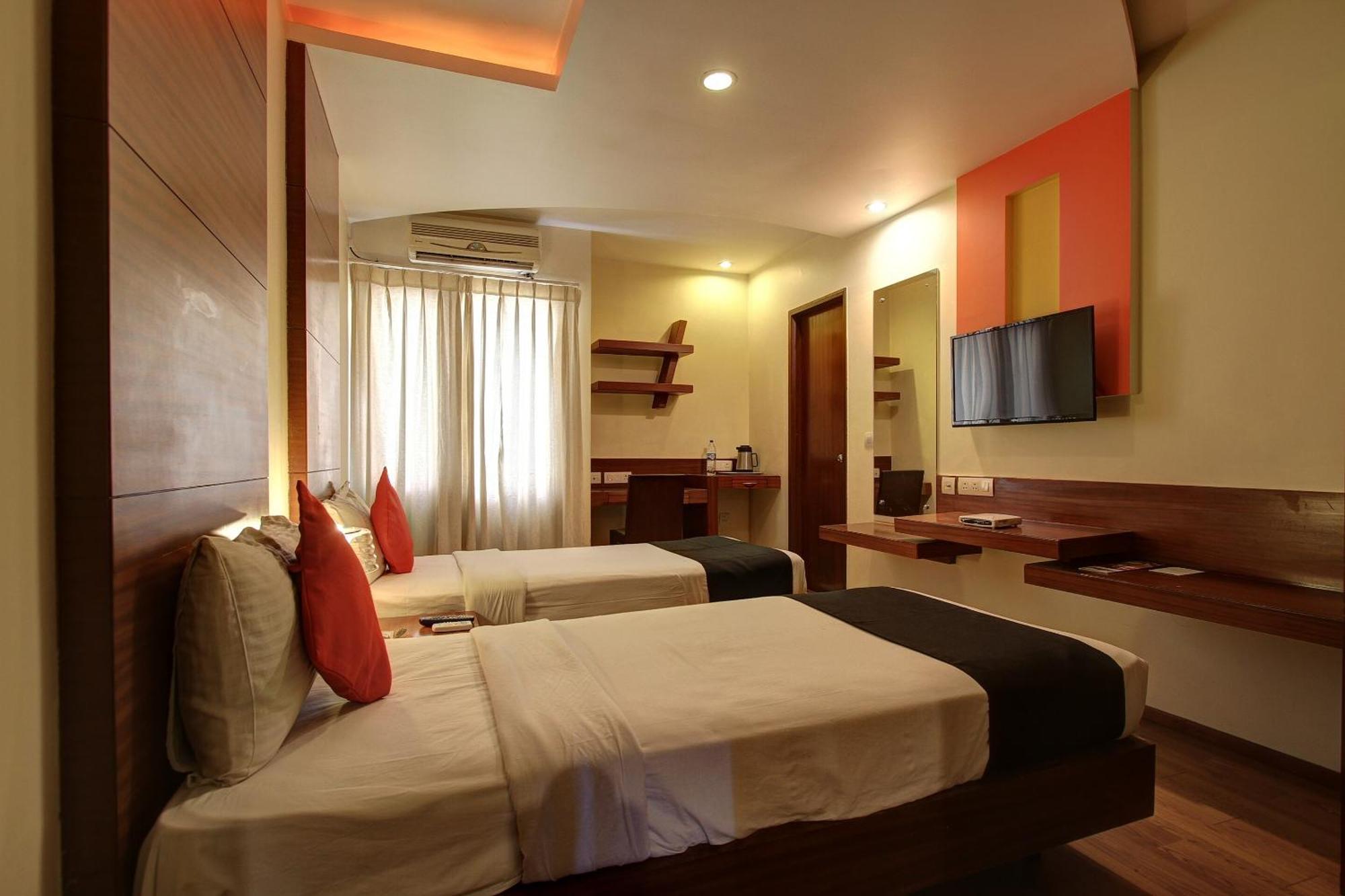 Отель Townhouse Jp Residency Near Delhi Airport Нью-Дели Экстерьер фото